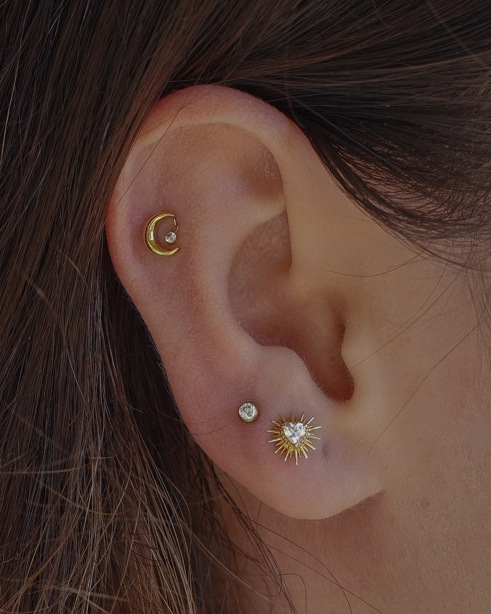 Kolczyk do ucha "Golden night" - anodyzowana tytanowa nakrętka