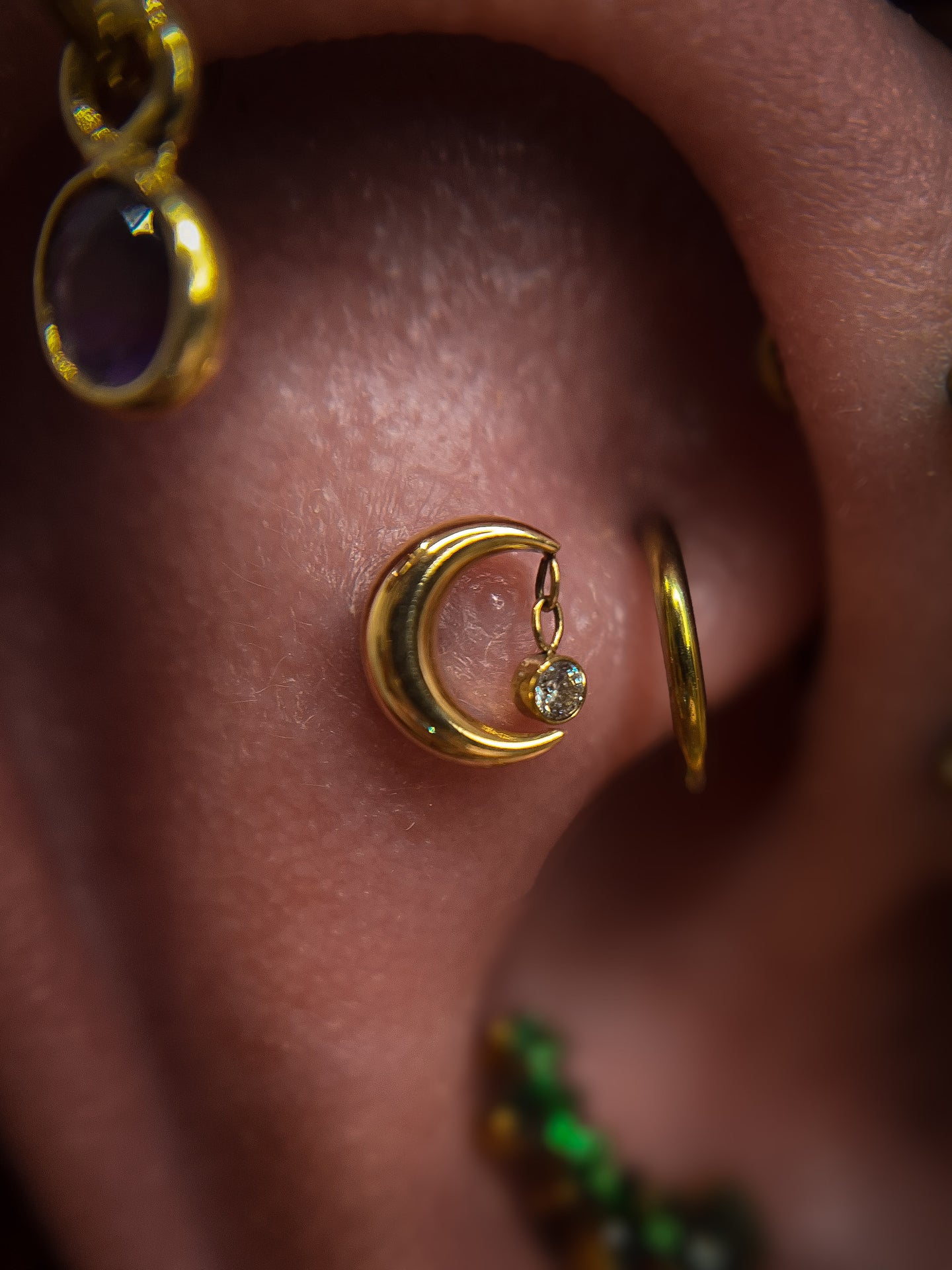 Kolczyk do ucha "Golden night" - anodyzowana tytanowa nakrętka