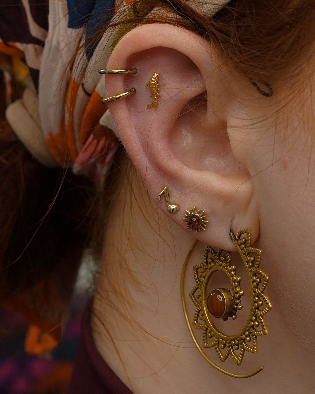 Kolczyk do ucha "Koi fish" - anodyzowany tytanowy labret z rybką Koi