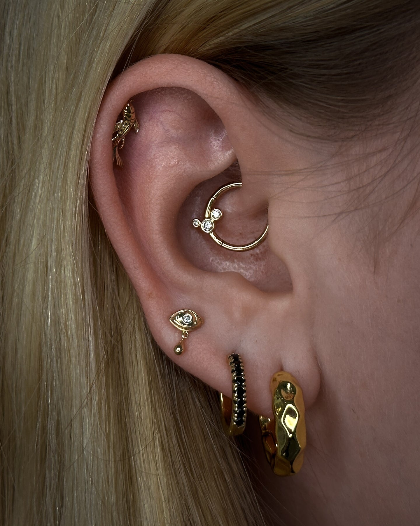 Kolczyk do ucha "Koi fish" - anodyzowany tytanowy labret z rybką Koi