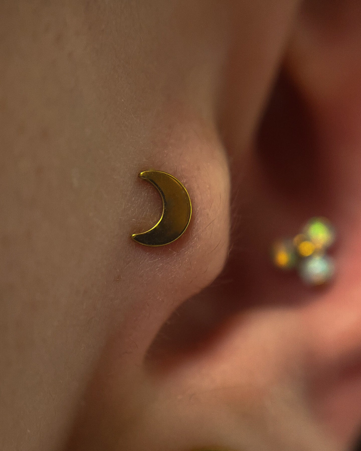 Kolczyk do ucha "Moon" - anodyzowany tytanowy labret księżyc