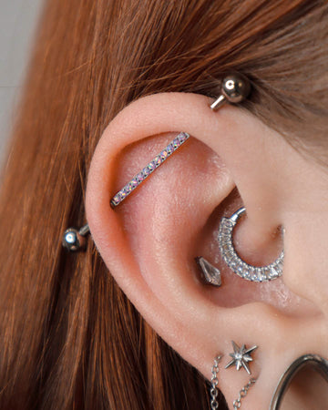 Kolczyk do ucha "Pinky long" - tytanowa sztanga z cyrkoniami