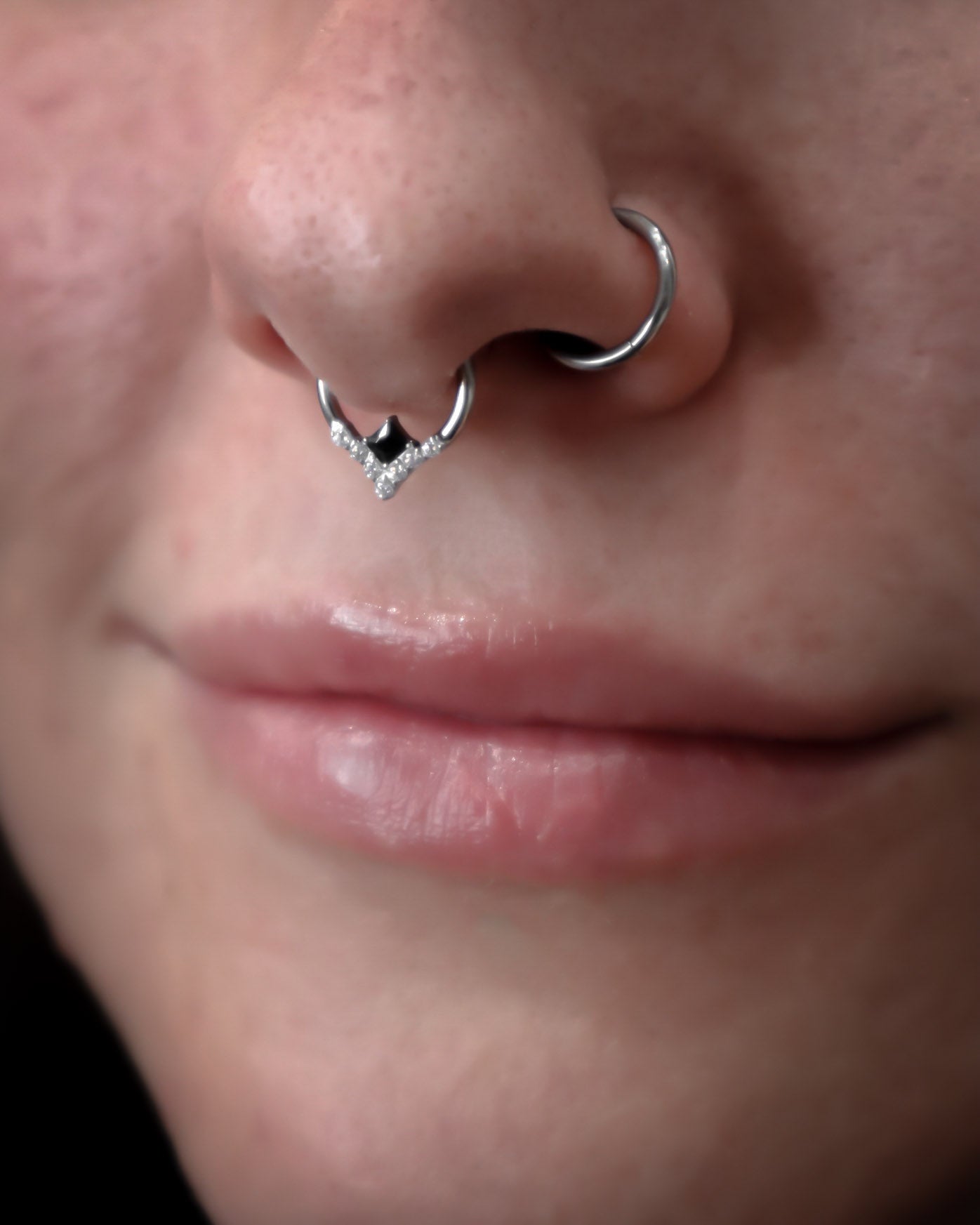 Kolczyk do ucha "Sharp end" - tytanowy clicker z cyrkoniami