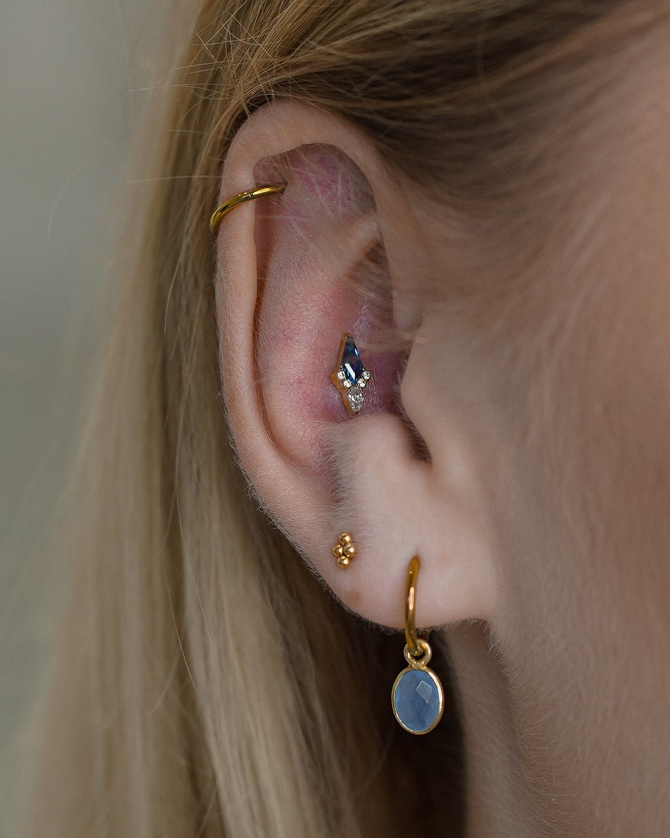 Kolczyk do ucha "Sharpie blue" - anodyzowany tytanowy labret z cyrkoniami