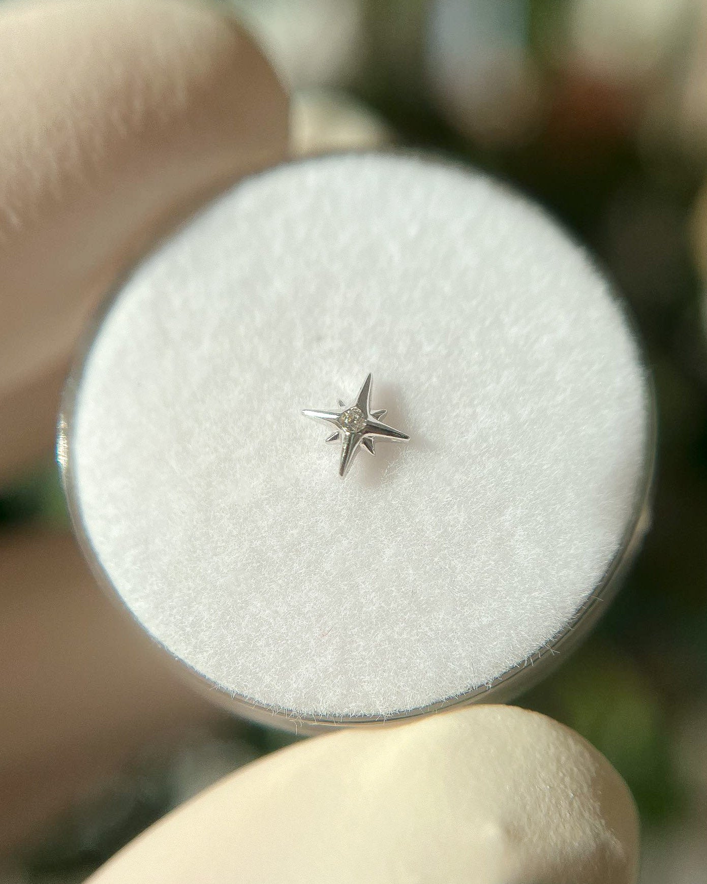 Kolczyk do ucha "Shining star" - tytanowy labret gwiazdki z cyrkonią