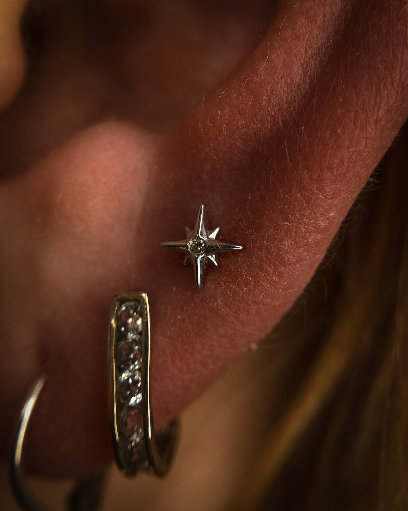 Kolczyk do ucha "Shining star" - tytanowy labret gwiazdki z cyrkonią