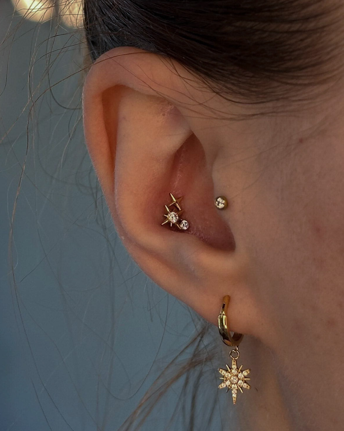 Kolczyk do ucha "Shining star gold" - tytanowy clicker z gwiazdką z cyrkoniami