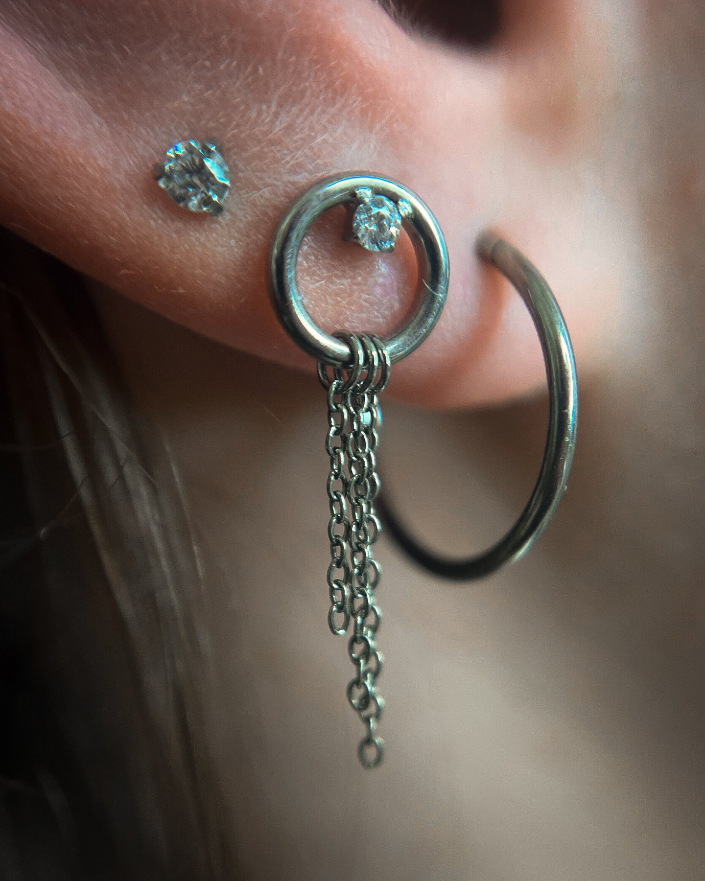 Kolczyk do ucha "Silver chain rain" - tytanowa nakrętka