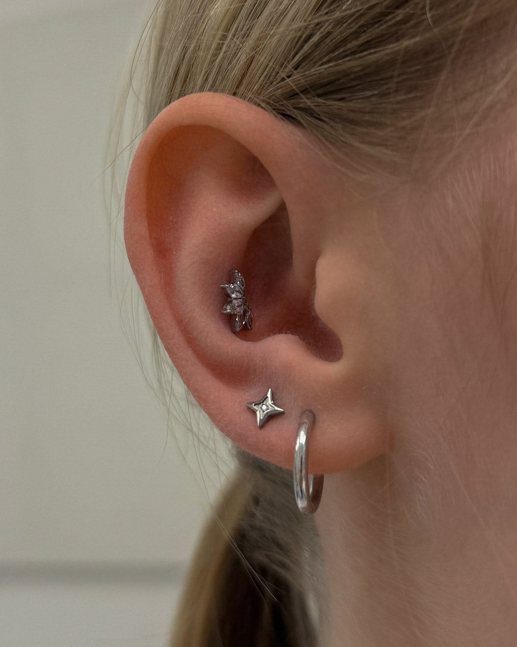 Kolczyk do ucha "Star zirconia" - tytanowy labret z pojedynczą cyrkonią