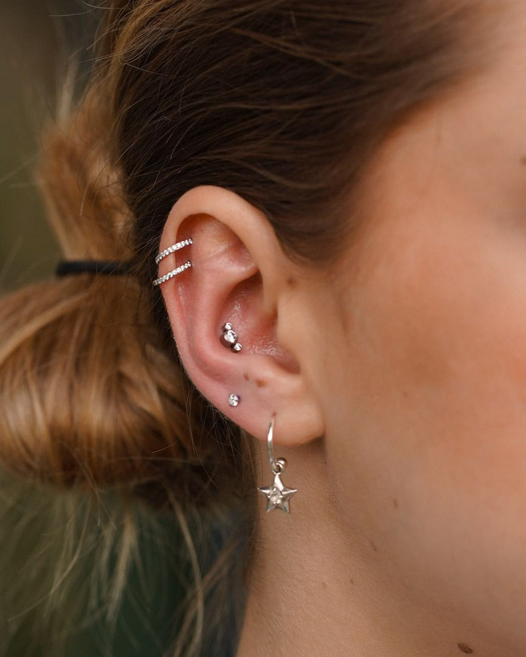 Kolczyk do ucha "Straight line" - tytanowy clicker z cyrkoniami