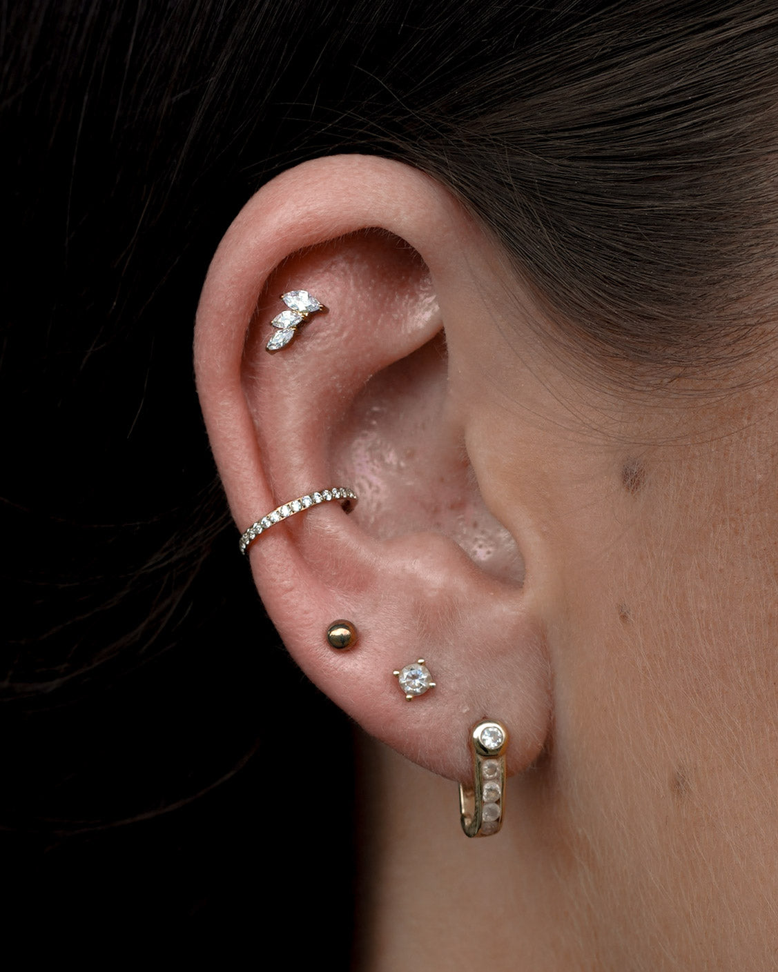 Kolczyk do ucha "Straight line gold" - tytanowy clicker z cyrkoniami