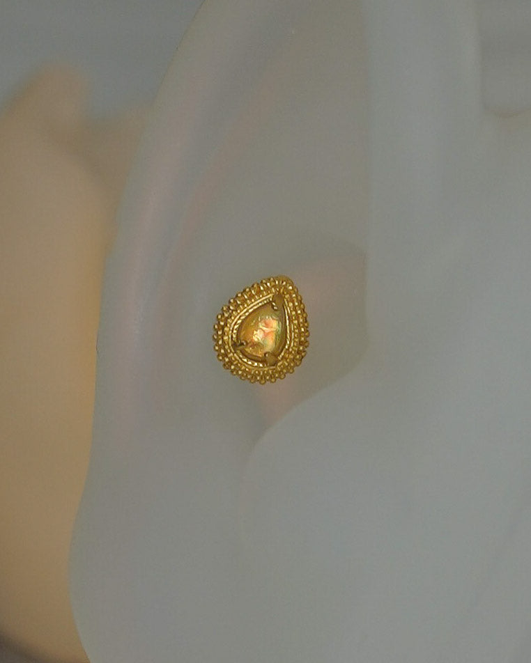 Kolczyk do ucha "Third eye opal" - anodyzowany tytanowy labret z opalem