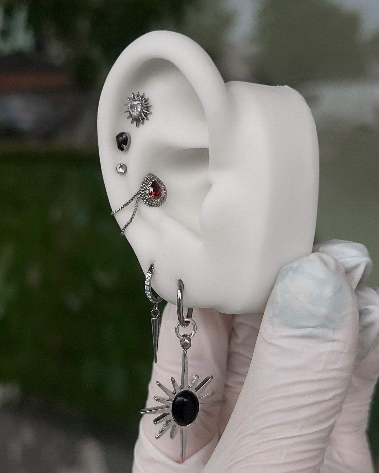 Kolczyk do ucha "Third eye red" - tytanowy labret