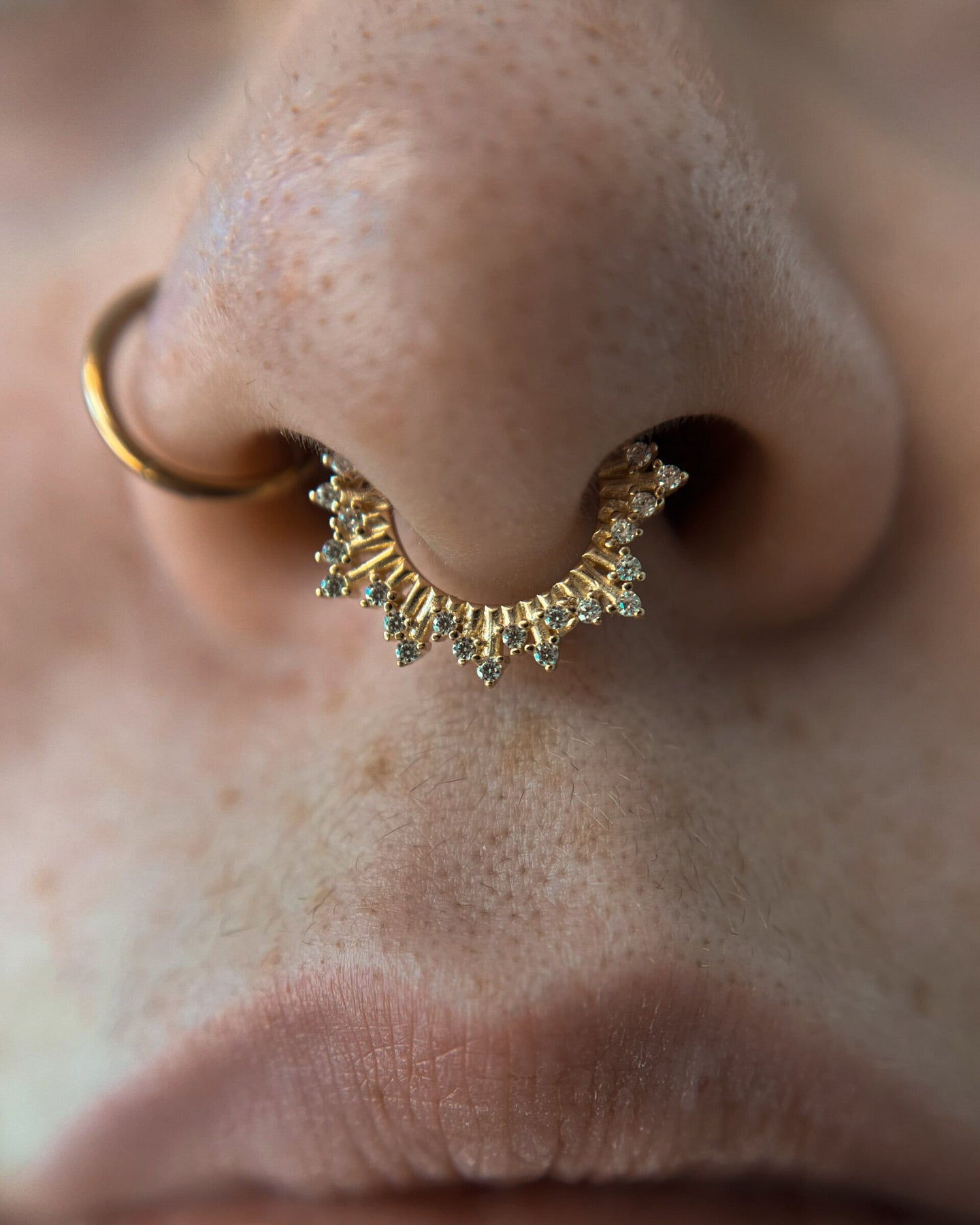 Kolczyk do ucha "Top tier" - 14K złoty clicker z cyrkoniami