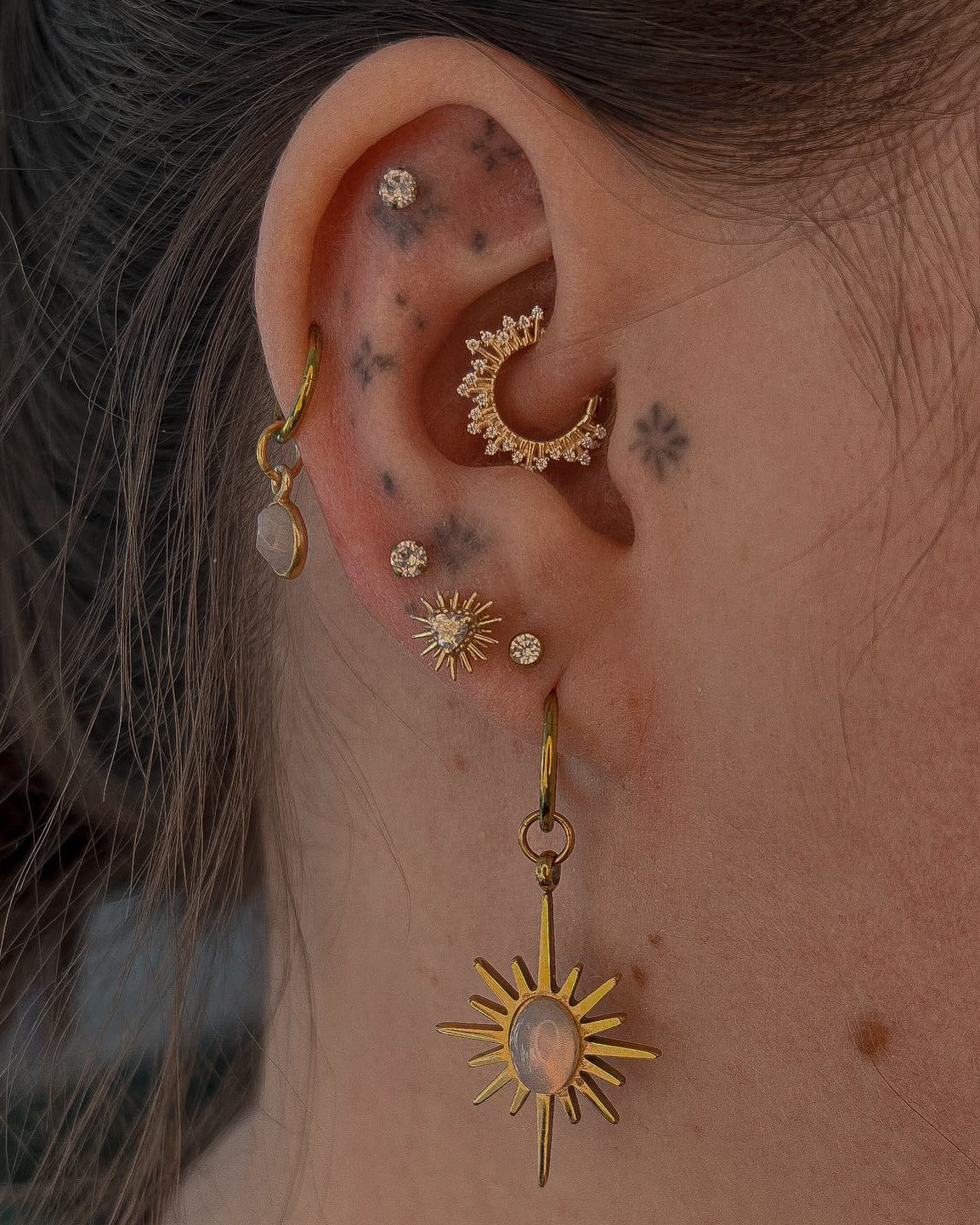 Kolczyk do ucha "Top tier" - 14K złoty clicker z cyrkoniami