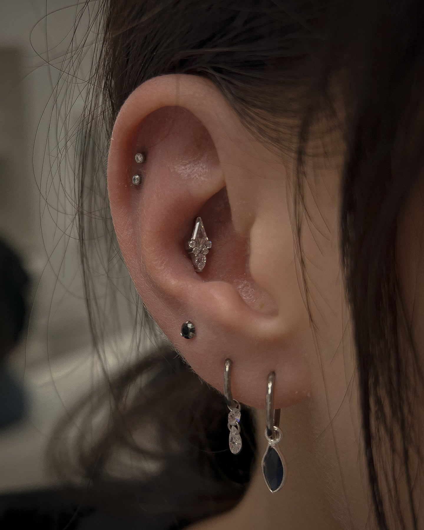 Kolczyk do ucha "Diamond crystal"- tytanowy labret z cyrkoniami