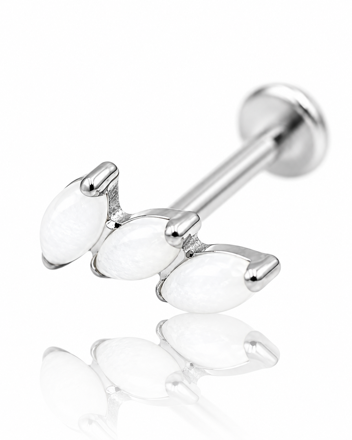 Kolczyk do ucha "3 stone white" - tytanowy labret z białym jadeitem