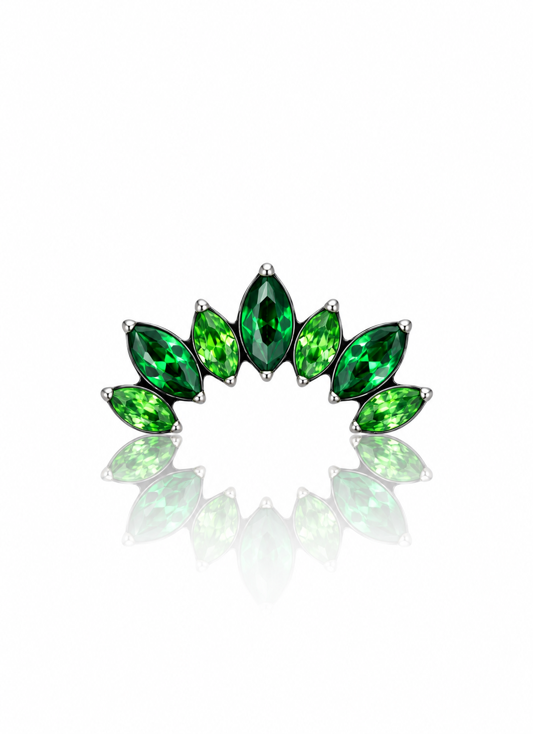 Kolczyk do ucha "Cluster green" - tytanowy labret z zielonymi cyrkoniami