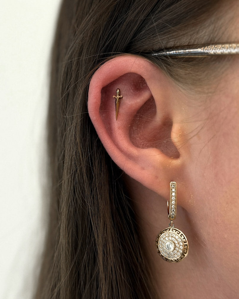 Kolczyk do ucha "Sharp dagger" - anodyzowana tytanowa nakrętka