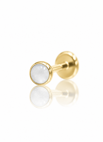 Kolczyk do ucha "1 stone white" - złoty tytanowy labret z białym jadeitem