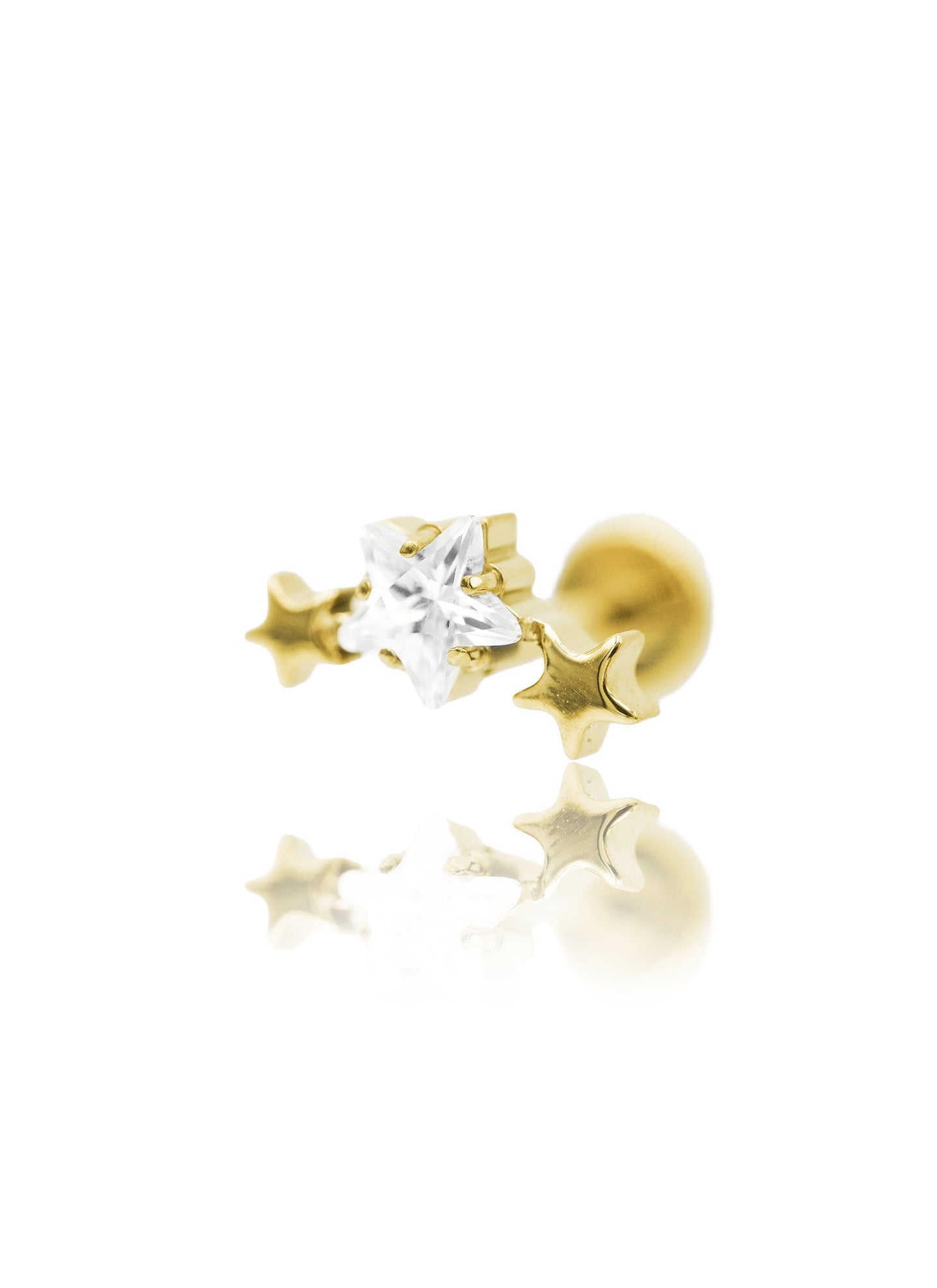 Złoty kolczyk labret z cyrkonią w kształcie gwiazdy na jasnym tle